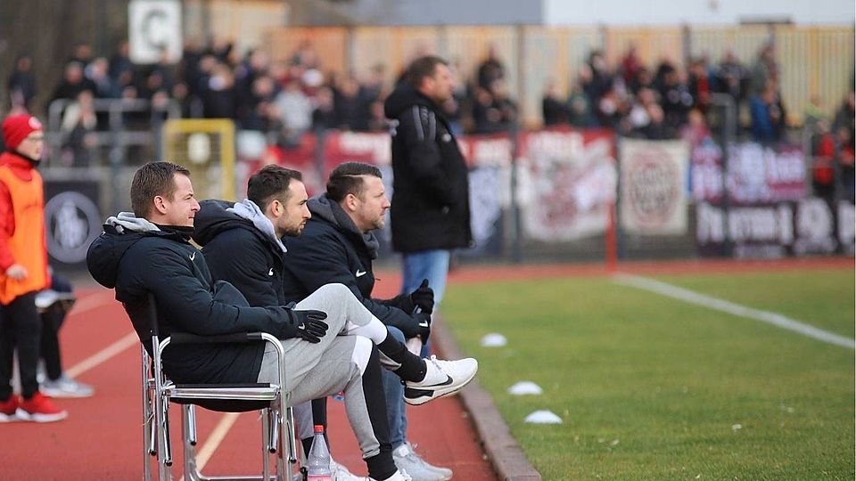 Wird auch weiterhin das Geschehen von der Seitenlinie begutachten: das Trainerteam und Benjamin Plötz.