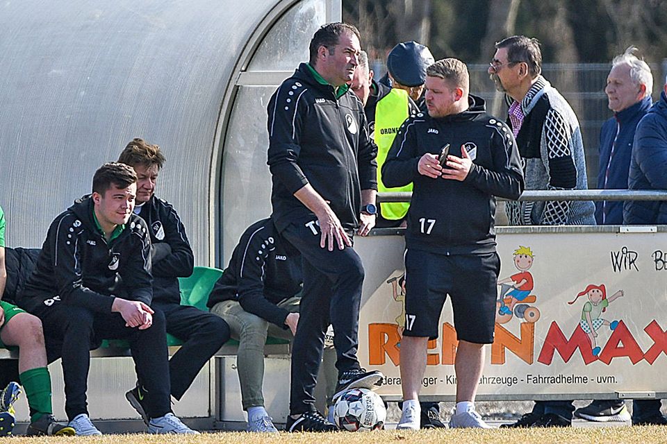 Das Trainergespann des SV Karlshuld: Thomas Schmalzl (links) erhält in der kommenden Saison Unterstützung von Dominik Berchermeier.