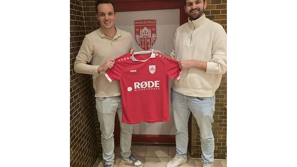 Marvin Kauer (l.) trägt 2026/27 wieder das Trikot des aktuellen Gruppenligisten Spvgg. Eltville – sehr zur Freude von Trainer Jannik Pleuger.	Foto: Spvgg. Eltville