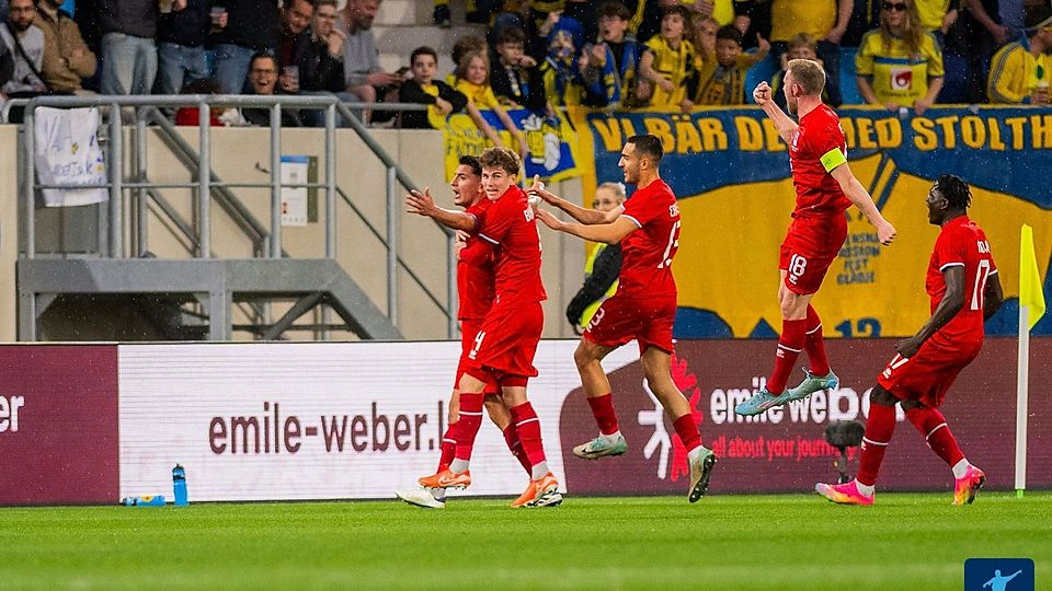 Luxemburg feiert das 1:0 durch Seid Korac