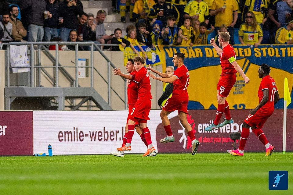 Luxemburg feiert das 1:0 durch Seid Korac