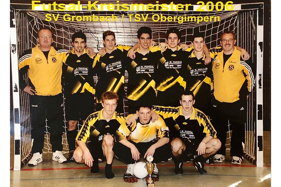 Volker Keitel (r.) mit der erfolgreichen A-Jugend 2006 bei der Futsalkreismeisterschaft.