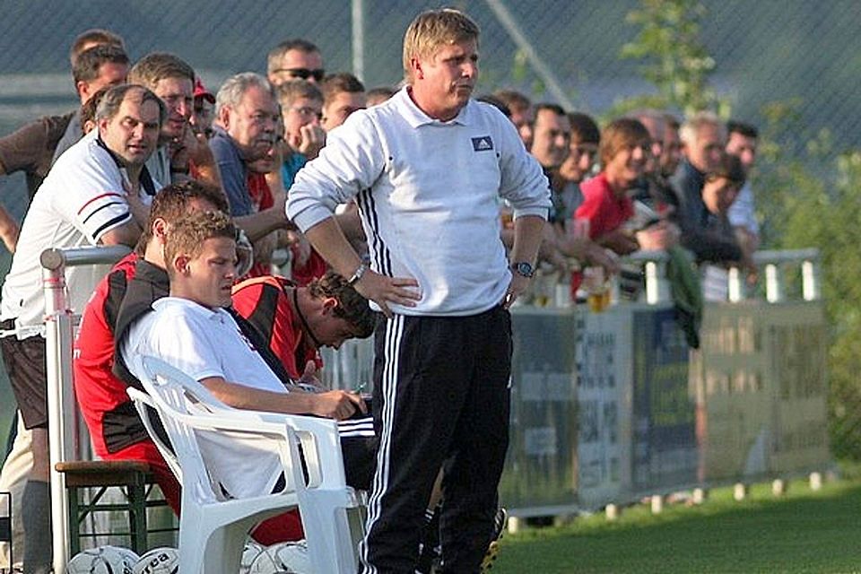 Wolfgang Schellenberg unterstützt Neu-Coach Robert Simon bei der Löwen-U21. F: Wagner