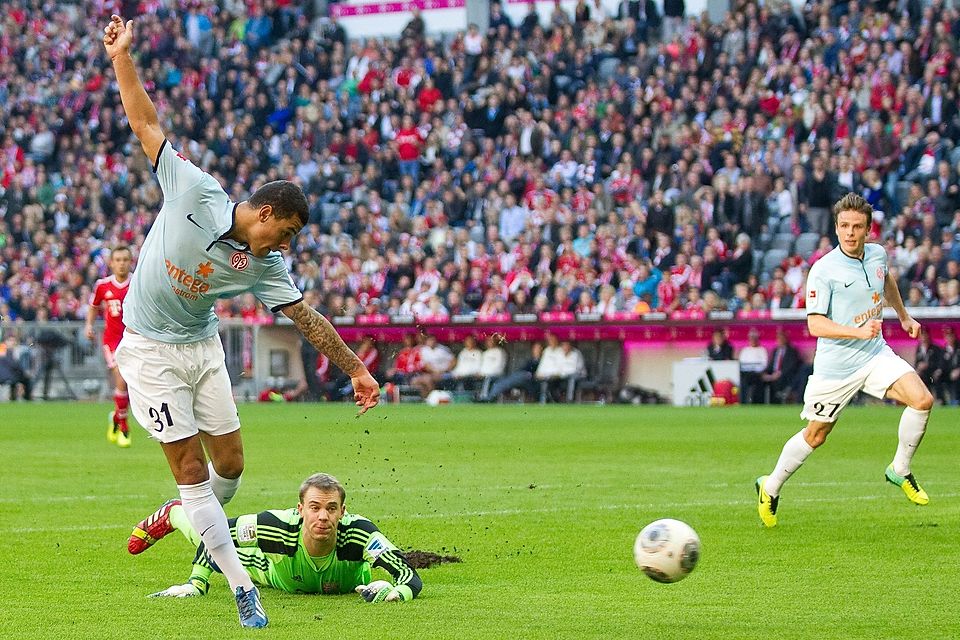 Sternstunde: In der ausverkauften Allianz Arena umkurvt Parker Manuel Neuer und trifft zur 1:0-Halbzeitführung von Mainz 05 beim FC Bayern München. Endstand: 4:1 für die Bayern. 