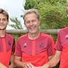 Das „Bootz-Triple“: Peter Bootz (Mitte) trainiert beim TSV Utting unter anderen seine beiden Söhne Valentin (l.) und Fabian und ist auf dem besten Weg, mit ihnen in die Kreisliga aufzusteigen. 