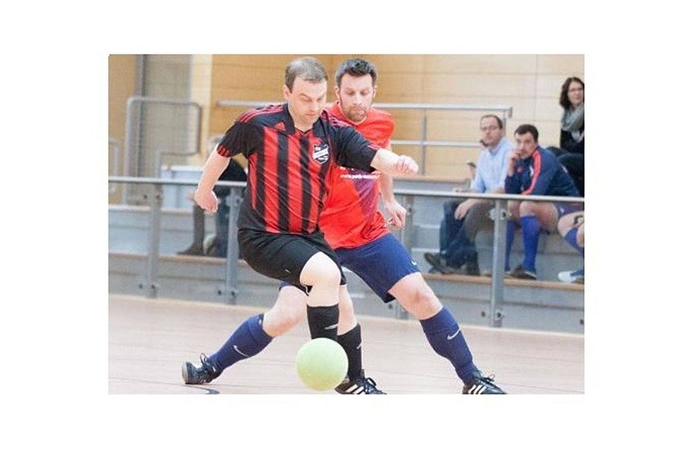 Der SV Cappeln (gestreiftes Trikot) besiegte die SG Kneheim/Hemmelte 2:1 und steht im Finale. Olaf Klee