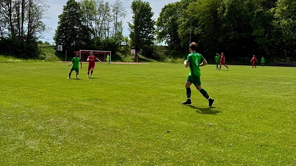 Die in rot gekleideten Rettenbacher waren zu jeder Zeit bestimmend im Auswärtsspiel in Wasserburg!