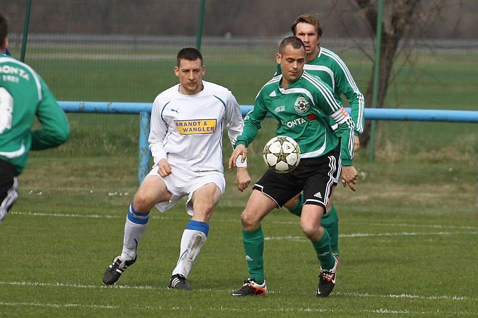 Sirko Czarnetzki (in grün) führt die ewige Torjäger-Liste der Verbandsliga an.