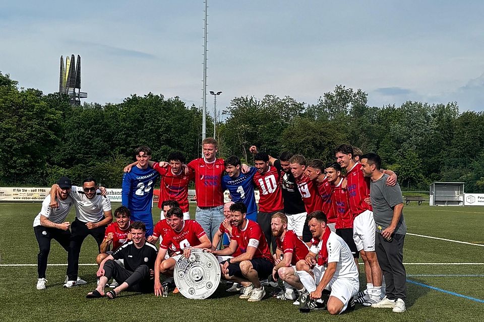 Germania Weilbach am Feiern nach dem Gewinn der Meisterschaft. Germania Weilbach am Feiern nach dem Gewinn der Meisterschaft.