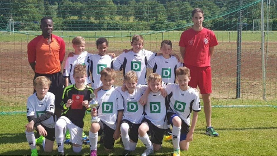 E-Junioren-Regionsmeister SV Altenburg. Hinten v.l.: Paul Diehl, Ben Onyekwere, Lennart Kai Widauer, Laurin Gemmer. Vorne v.l.: Hagen Neusel, Luis Theuer, Jamie Louis Thormann, Laurenz Wolf, Karl Adolf Zulauf, Rufus Luckhard.	Foto: Schretzlmaier