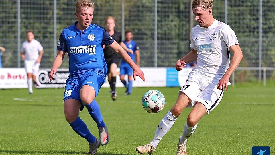Der TSV Kürnbach (weiß) gewinnt zum dritten Mal in Folge
