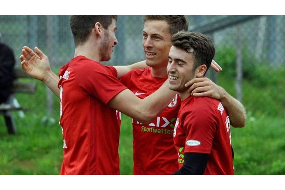 Dominik Haas (Mitte) war Profi in Unterhaching. Jetzt ist er die Seele im Team des TSV Wasserburg.  Foto: Hübner
