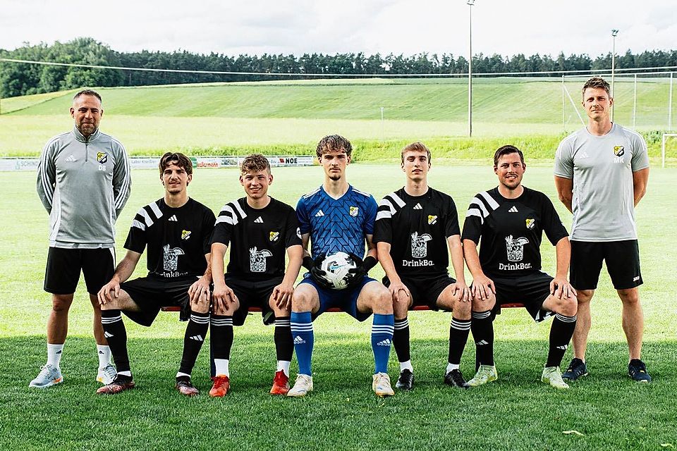 Das neue Trainerduo Daniel Bohnert (links) und Manuel Knauer (rechts) darf sich auf mehrere spannende Spielerverstärkungen freuen. Das neue Trainerduo Daniel Bohnert (links) und Manuel Knauer (rechts) darf sich auf mehrere spannende Spielerverstärkungen freuen.