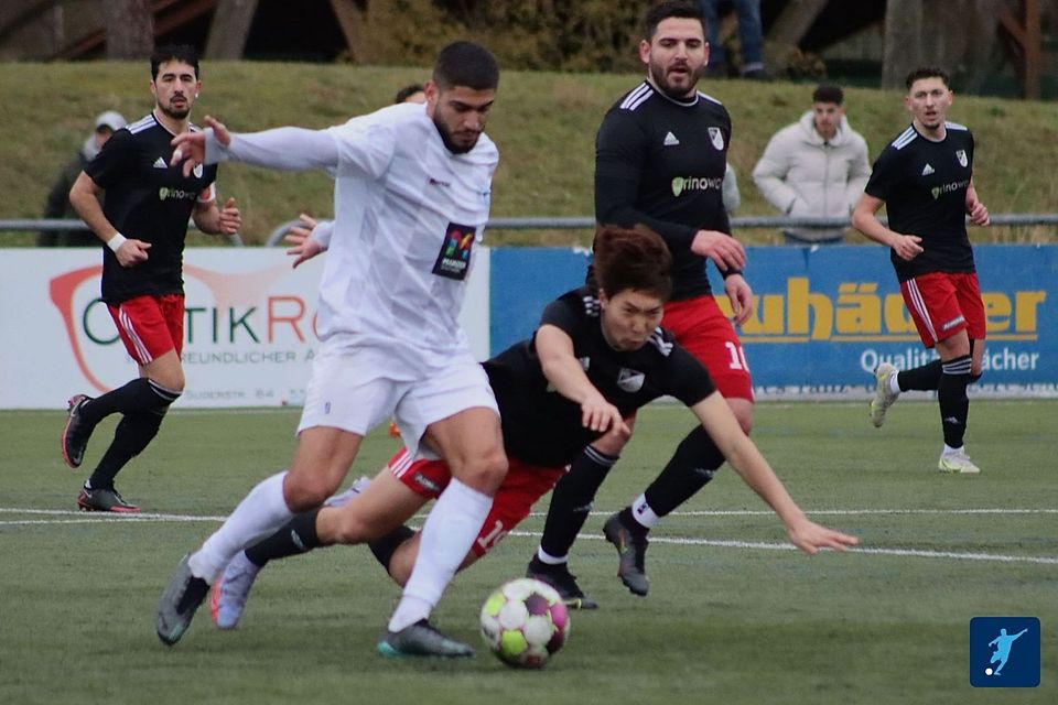 Khaled Abou Daya, hier mit dynamischem Einsatz gegen Hassia Bingen, sorgte für das 2:0.