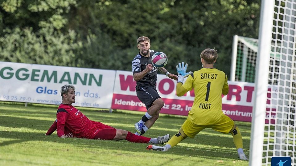 Soests Keeper Aust laboriert an einer Schambeinentzündung.