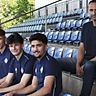 Aschaffenburgs Sportlicher Leiter Tuncay Nadaroglu (oben) mit den drei Talenten aus dem eigenen Nachwuchs.