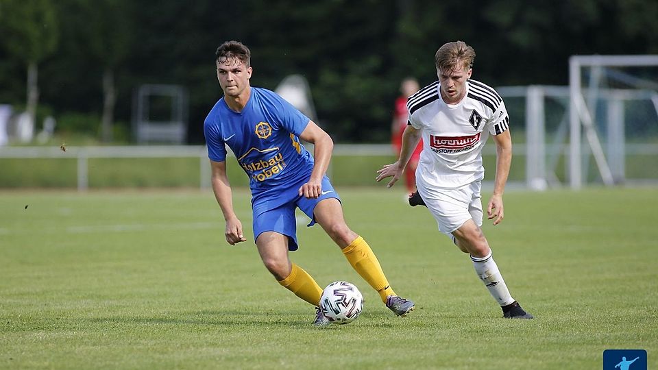 Der 1.FC Mühlhausen (l. Luca Theres) hat beim abgebrochenen Testspiel in Eppelheim zu überzeugen gewusst.