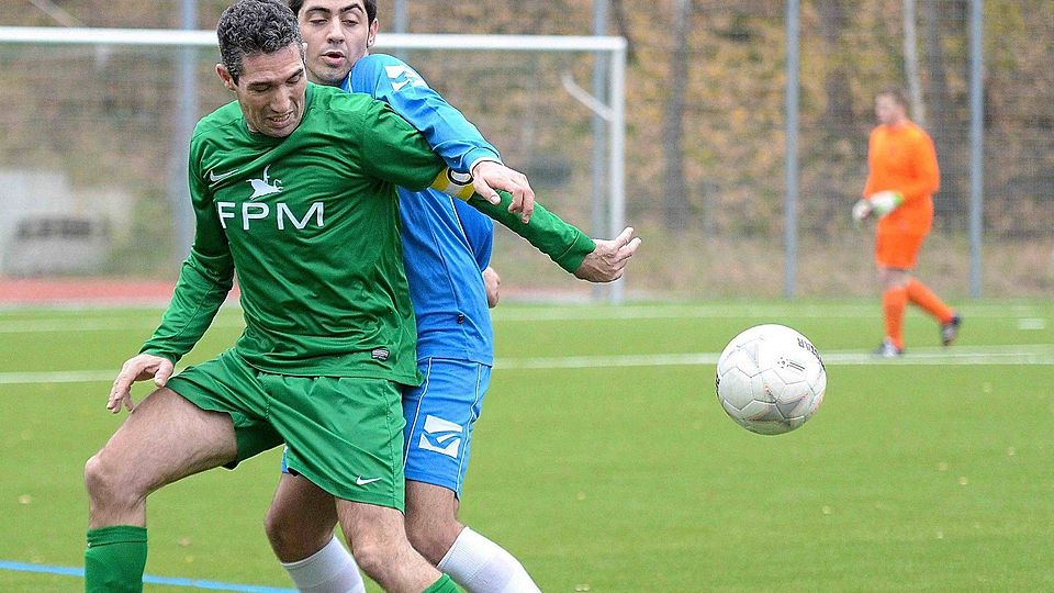 Am letzten Spieltag geht es für den FC Lorsbach II (grüne Trikots) um alles F: Klein