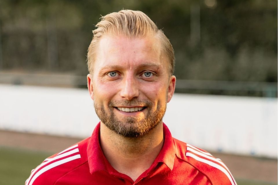 Marcel Winkens und der VfL Jüchen-Garzweiler befinden sich voll auf Aufstiegskurs.