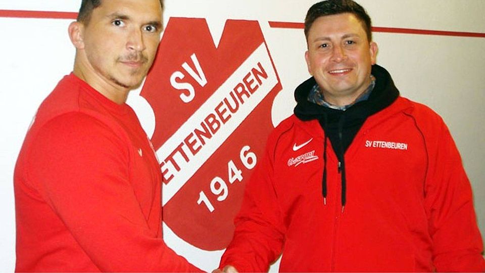 Willkommen in Ettenbeuren: Abteilungsleiter Christoph Kraus (links) und Trainer Michael Porstendörfer. 	F.: Stefan Spahn