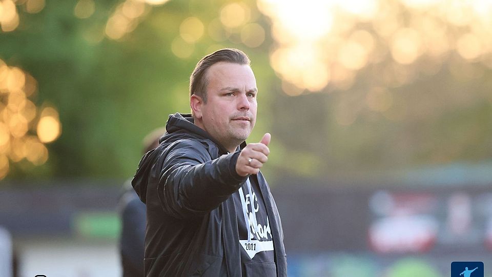 Kann fünf Spiele vor Schluss bereits feiern: Thomas Falkowksi, Trainer des FC Marl.