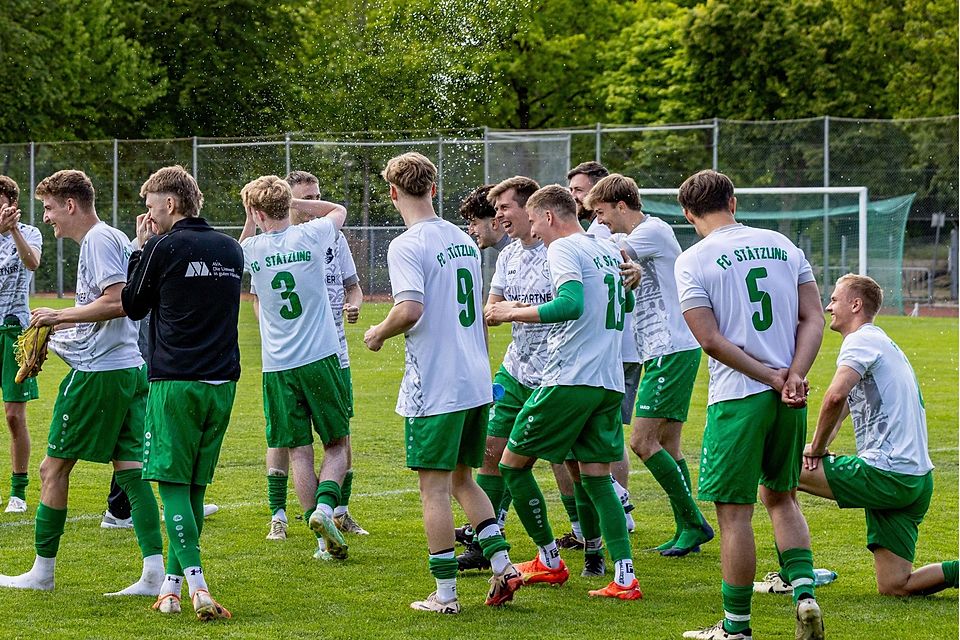 Allen Grund zum Jubeln hatten die Kicker ds FC Stätzling, die noch den zweiten Tabellenplatz eroberten.