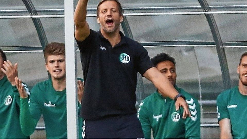 Soll den VfB Lübeck weiter nach oben führen: Trainer Rolf Landerl bleibt bis 2019.objectivo/Jahnke