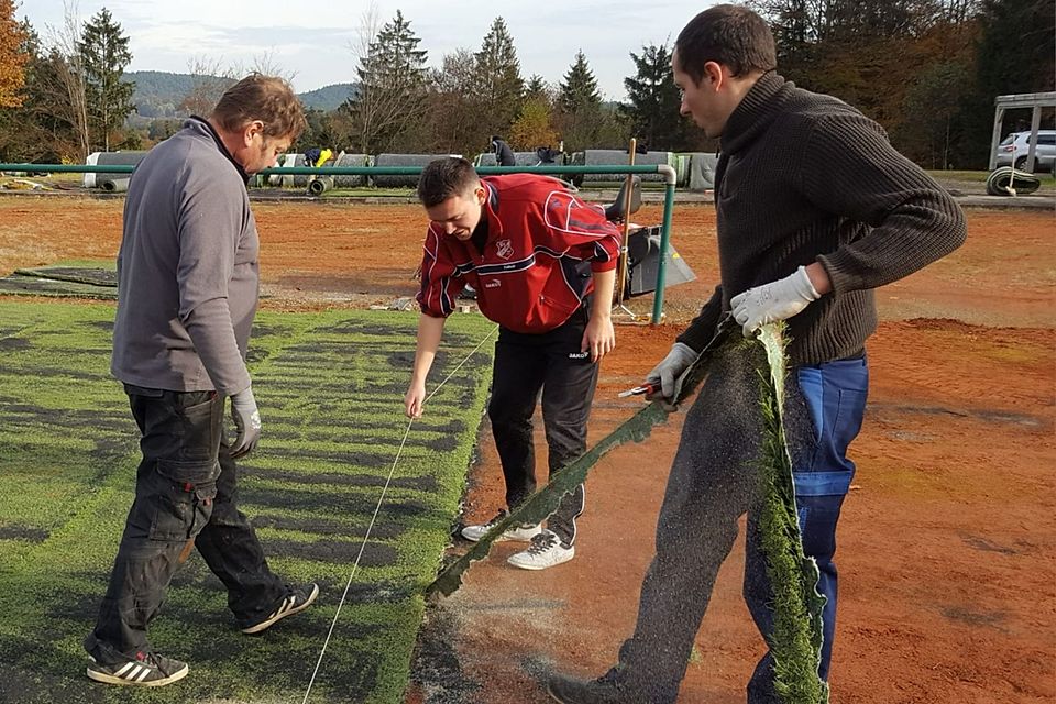 Und auch heute ist der 64-Jährige (links) überall dabei. Und auch heute ist der 64-Jährige (links) überall dabei.