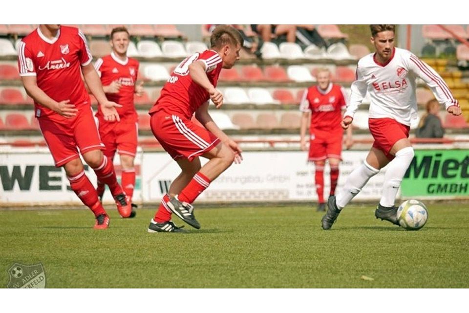 F: van der Linden Für Fortuna Bottrop (rot) und Adler Osterfeld (weiß) kommt es am 16. Spieltag zu Lokalduellen