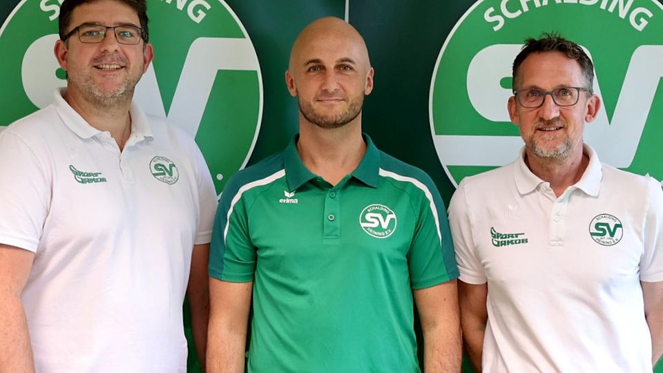 Ein starkes, neues Gesicht beim SV Schalding: Meiko Wandl (mi.) neu im Team um Teammanager Jürgen Fuchs (li.) und Schaldings stellvertretendem Vorstand Markus Clemens (re.).