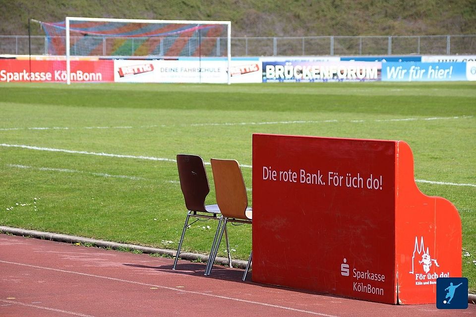 Die Trainerbank im Sportpark Nord in Bonn.
