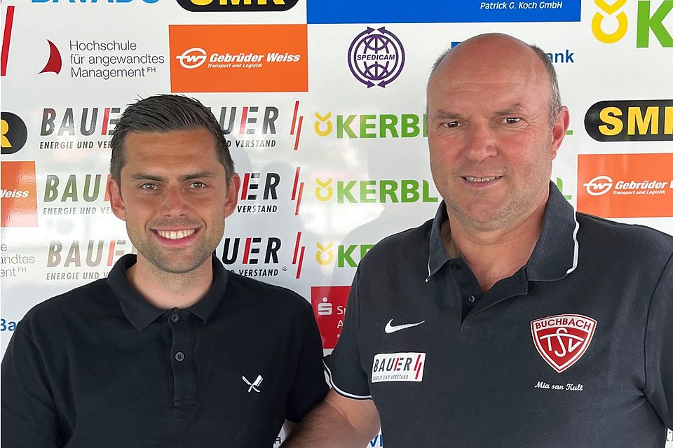 Alex Käs (li.) wird neuer Trainer beim TSV Buchbach. Abteilungsleiter Georg Hanslmaier begrüßt ihn in der SMR-Arena.