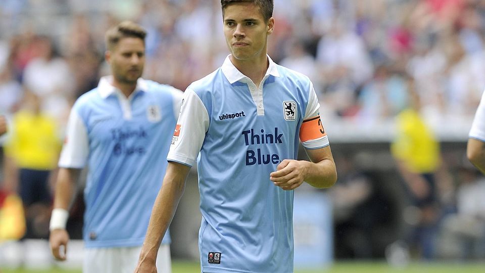 Julian WEIGL TSV 1860 München Aktion Einzelbild angeschnittenes Einzelmotiv Halbfigur halbe Figur