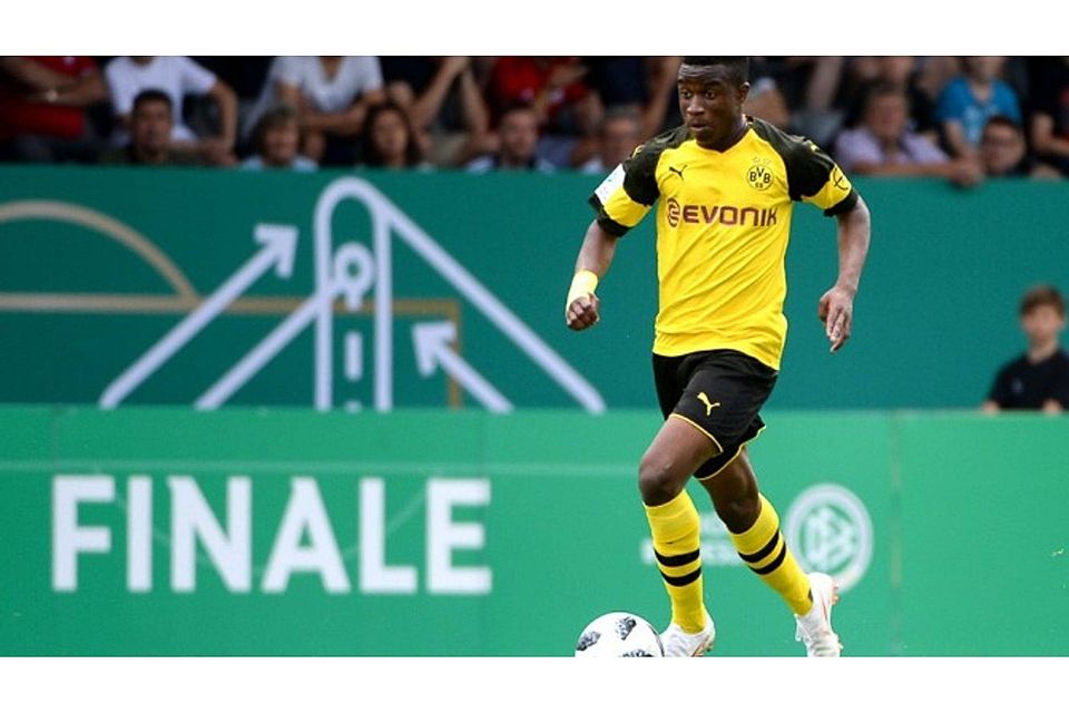 Das 13-jährige Ausnahmetalent Youssoufa Moukoko erzielt das 3:2 für Dortmund. F: Leifer