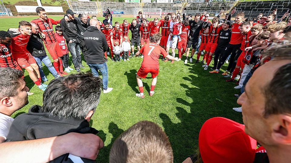 Der 1. FC Kaan-Marienborn bei seinem letzten Regionalliga-Heimspiel. Dass sich Kaan-Marienborn ein Hintertürchen für den ambitionierten Amateurfußball offen halten will, soll nur ein Missverständnis gewesen sein.