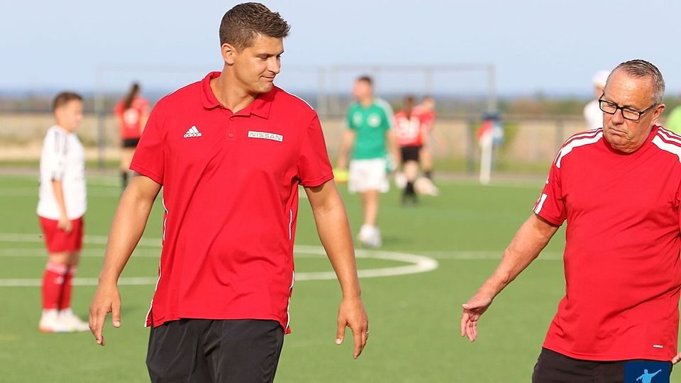 Zülpich-Coach David Sasse (li.) im Gespräch mit seinem Co-Trainer Frank Müller. 