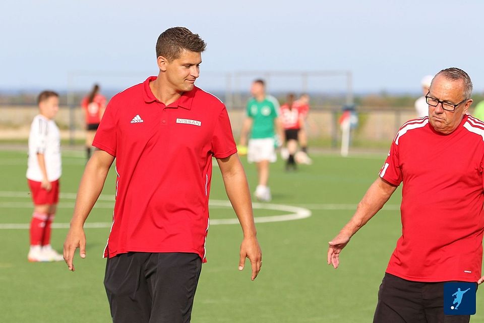 Zülpich-Coach David Sasse (li.) im Gespräch mit seinem Co-Trainer Frank Müller. 