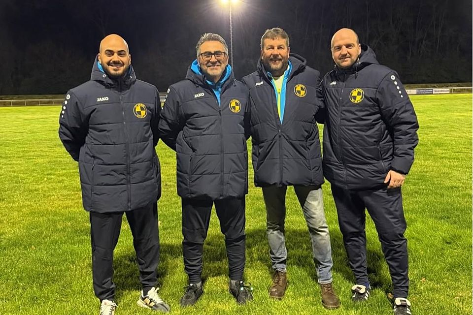 Taner Durdu (2.v.l.) übernimmt beim SC Brühl das Ruder.