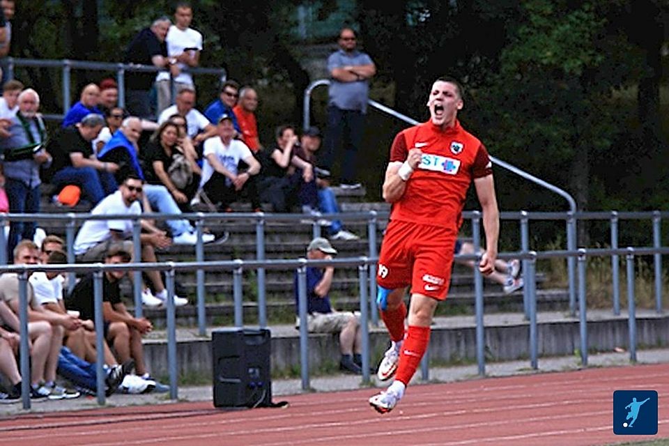 Daniel Kasper bejubelt seinen Treffer zum zwischenzeitlichen 2:0 für seine Wormatia.