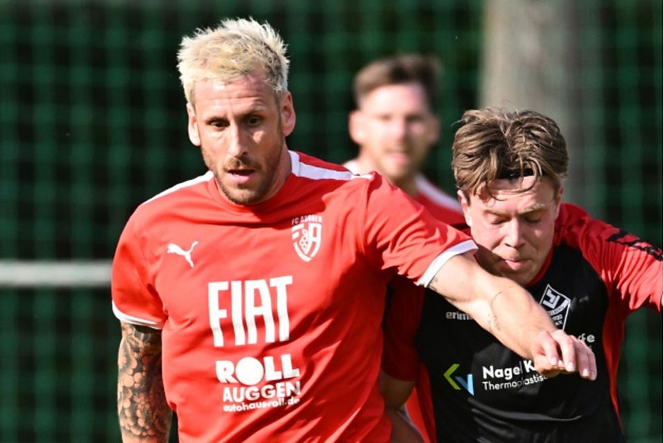 Bis zum Saisonende Spielertrainer beim FCA: Bastian Bischoff (links)