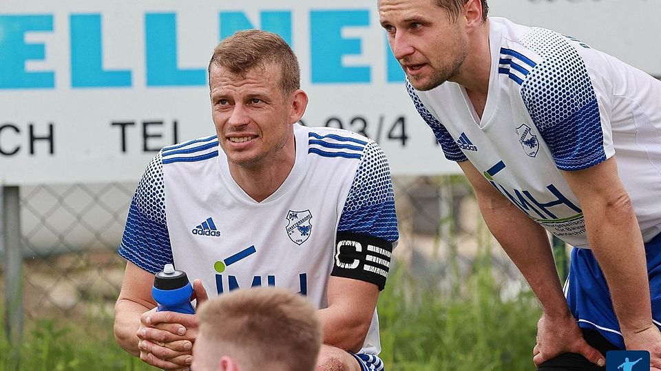 Die DJK Grattersdorf um Stephan Geiß (links) und Spielertrainer Fritz Röhrl hofft auf eine Wiederholung des Gastspiels beim SV Schaufling.
