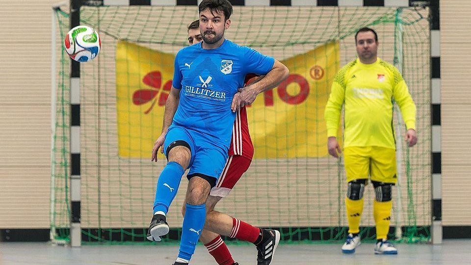 Christoph Gietl (in blau) und der SV Schwarzhofen wollen die Oberpfalz würdig vertreten bei der Bayerischen Hallenmeisterschaft.