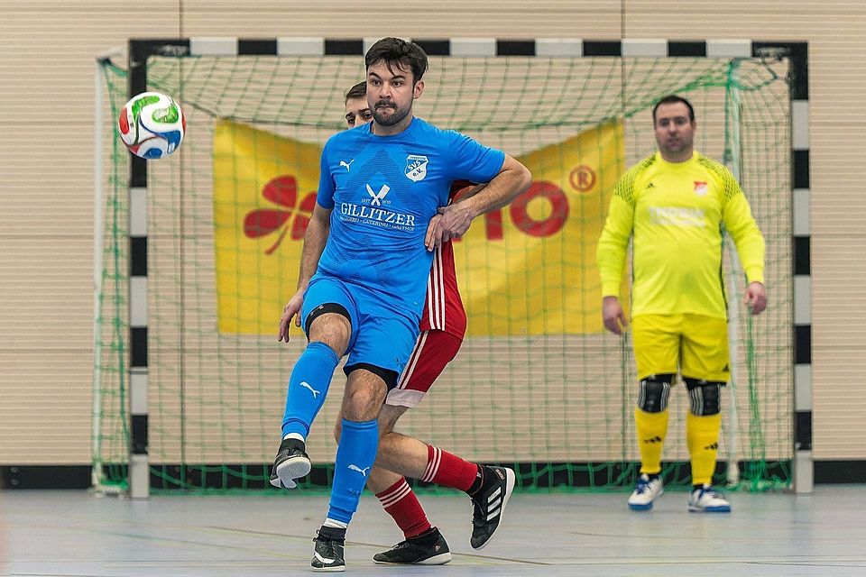 Christoph Gietl (in blau) und der SV Schwarzhofen wollen die Oberpfalz würdig vertreten bei der Bayerischen Hallenmeisterschaft. Christoph Gietl (in blau) und der SV Schwarzhofen wollen die Oberpfalz würdig vertreten bei der Bayerischen Hallenmeisterschaft.
