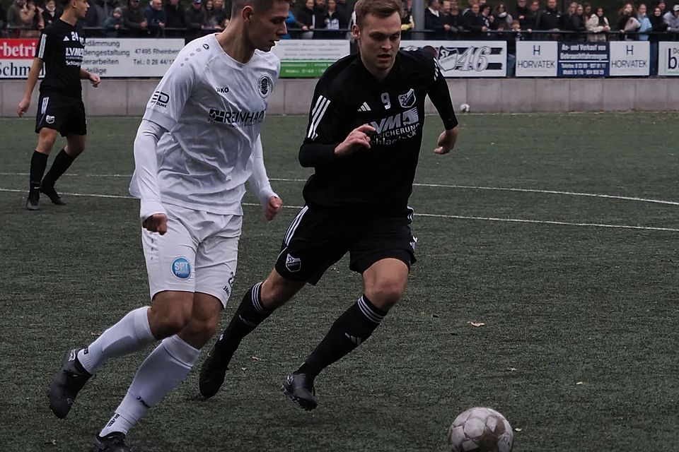 Moritz Paul (schwarzes Trikot) bleibt in Budberg. 