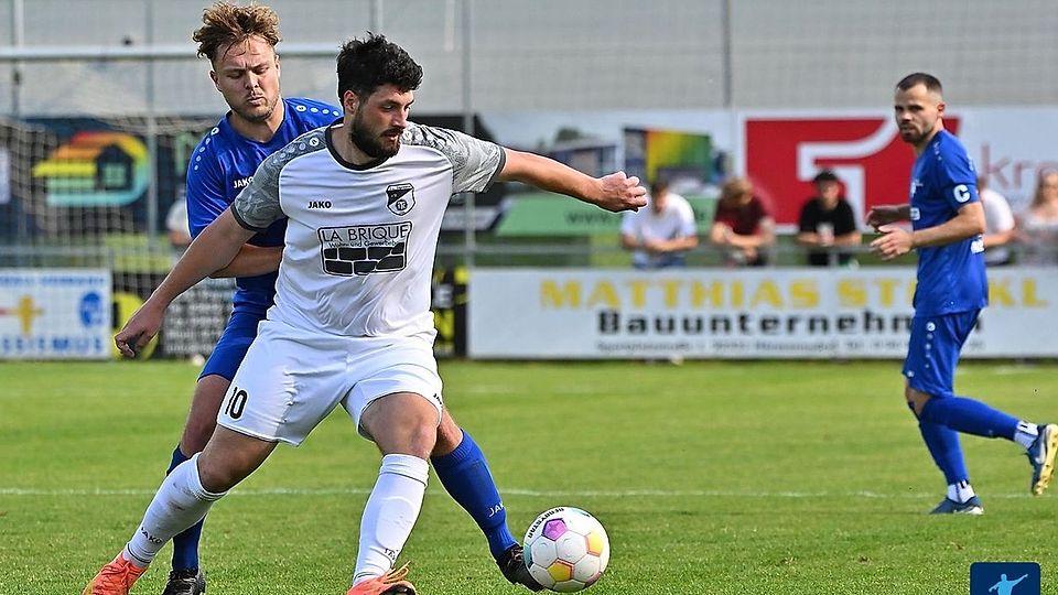 Für Gentrit Isufi (rechts) und den FC Tegernheim war das Match in Straubing keine Reise mehr.