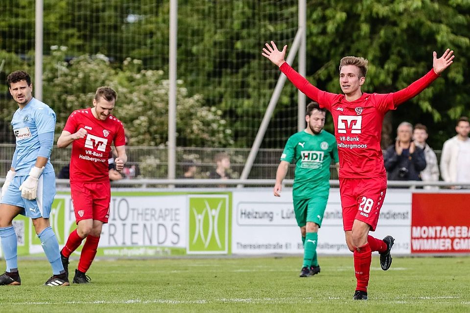 Die endgültige Entscheidung: Daniel Bauer bejubelt seinen Treffer zum 3:0 gegen Fortuna Regensburg.