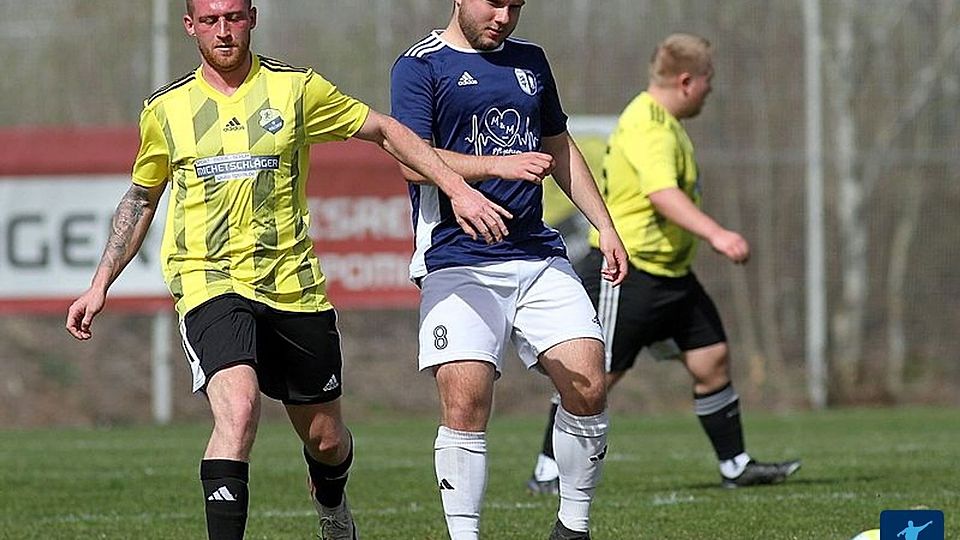 Der SV Grainet II (in blau) besiegte den SV Perlesreut II im Hinspiel mit 3:1.