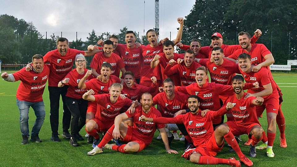 Der krönende Abschluss einer perfekten Saison: Die Spieler des SV Unter-Flockenbach jubeln ausgelassen nach dem Kreispokalsieg. 