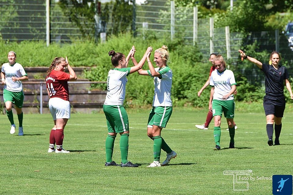 Die Frauen des SV Hegnach (weiße Trikots) stehen im Halbfinale des WFV-Pokal. 