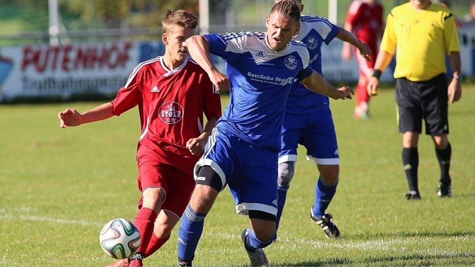 Der SV Gebrazhofen (in Blau) – im Bild eine Szene aus der Begegnung mit der TSG Rohrdorf – nimmt den zweiten Anlauf Richtung A-Liga. Foto: Josef Kopf